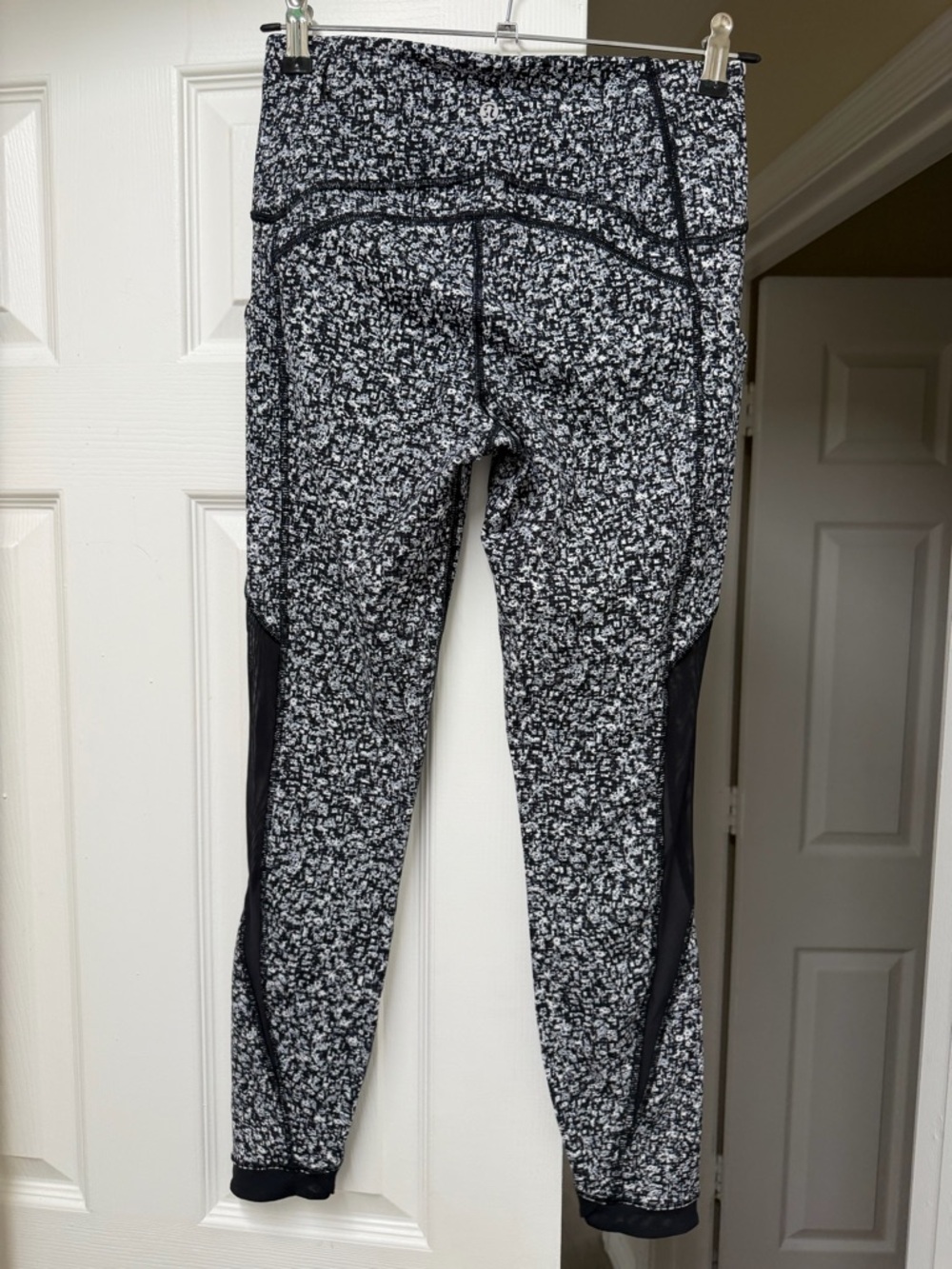 Lululemon Sole Training 7/8 Tight Daisy Dust Alpine White Black Size 6 - Picture 12 of 14